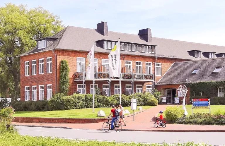 Hotel be active, Backsteinhaus im Ortskern von Tönning