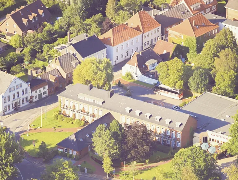 Luftbild vom Hotel be active in Tönning